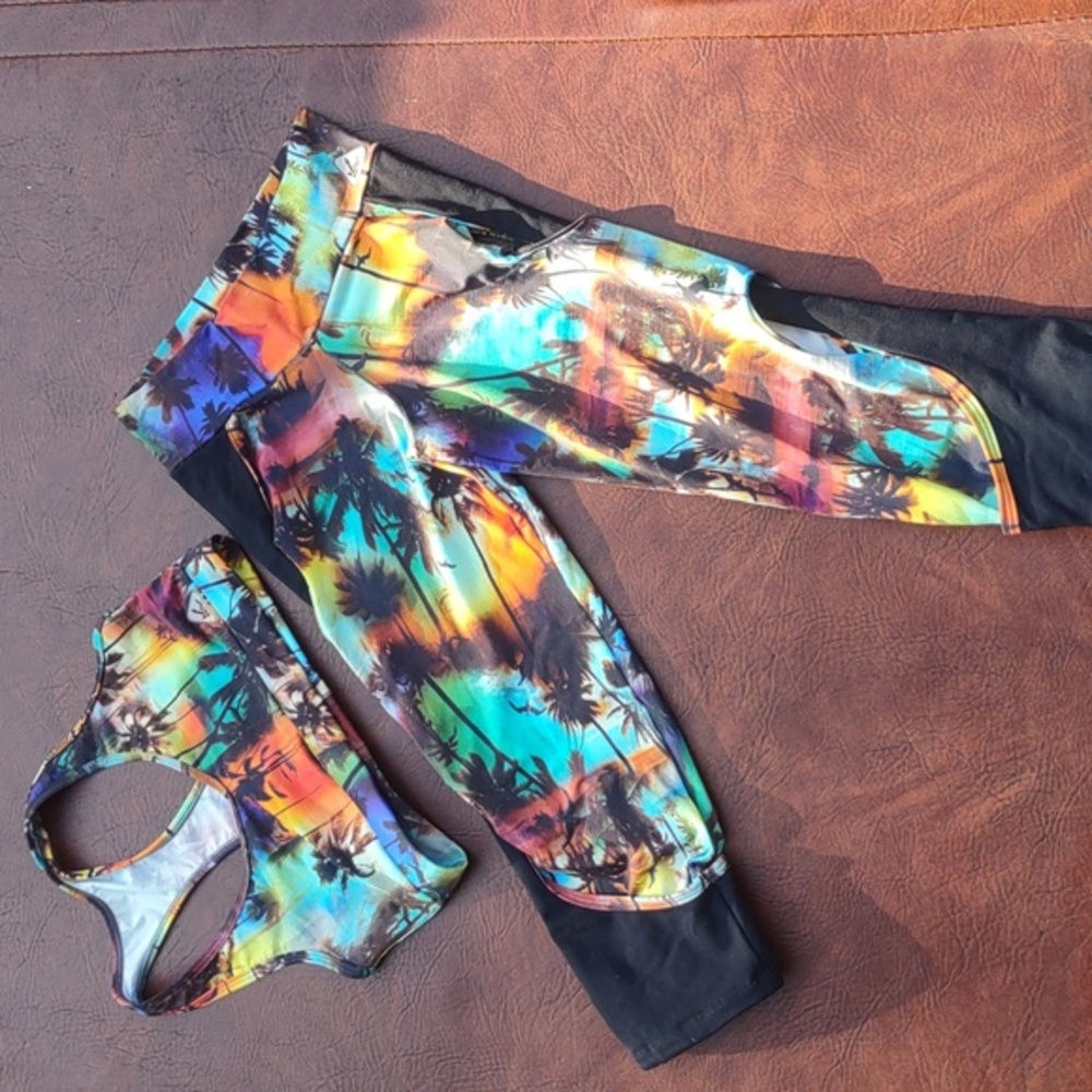 "Vibe" brand. Made in Brazil. Two piece workout set. Size M.